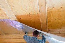 Insonoriser le plafond d'une maison avec des planchers en bois: méthodes et matériaux