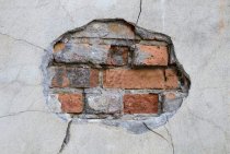 Comment colmater des trous dans des murs en béton ou en plaques de plâtre