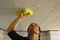 Finition économique : utilisez des dalles de plafond en mousse