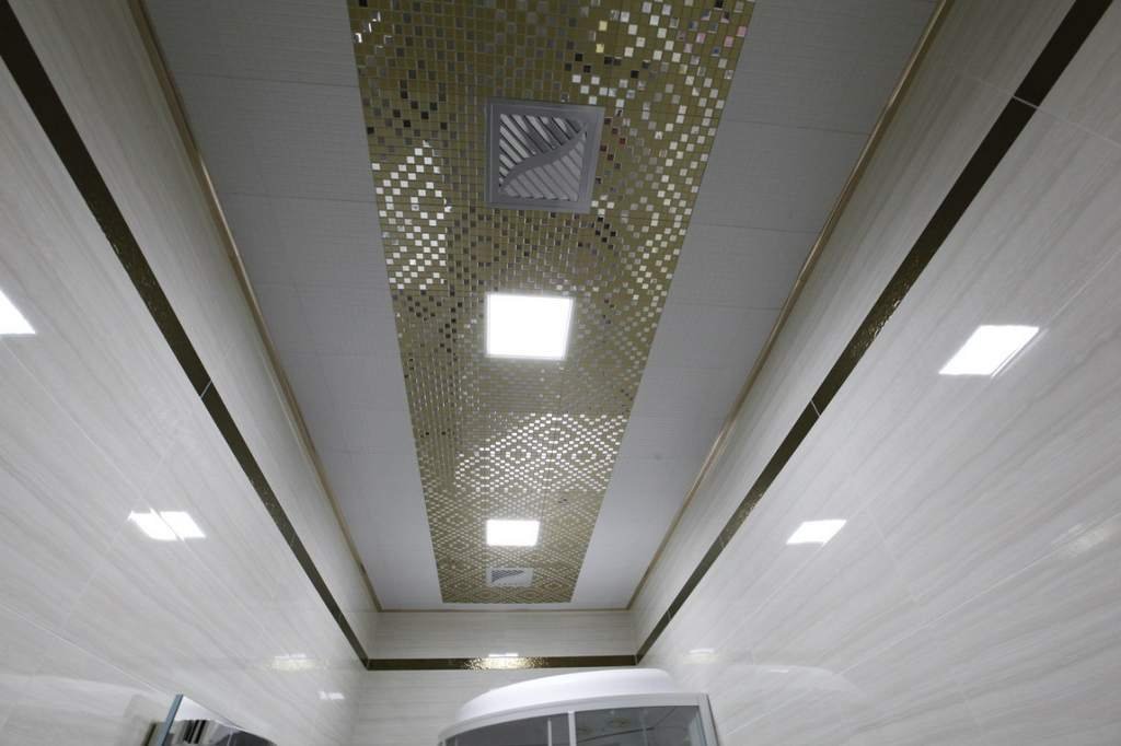 Plafond cassette en aluminium dans la salle de bain