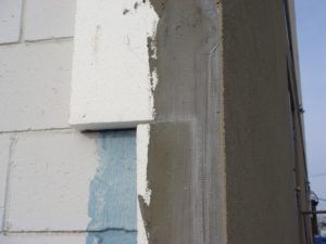 Comment bien finir la façade sur mousse avec du plâtre de façade