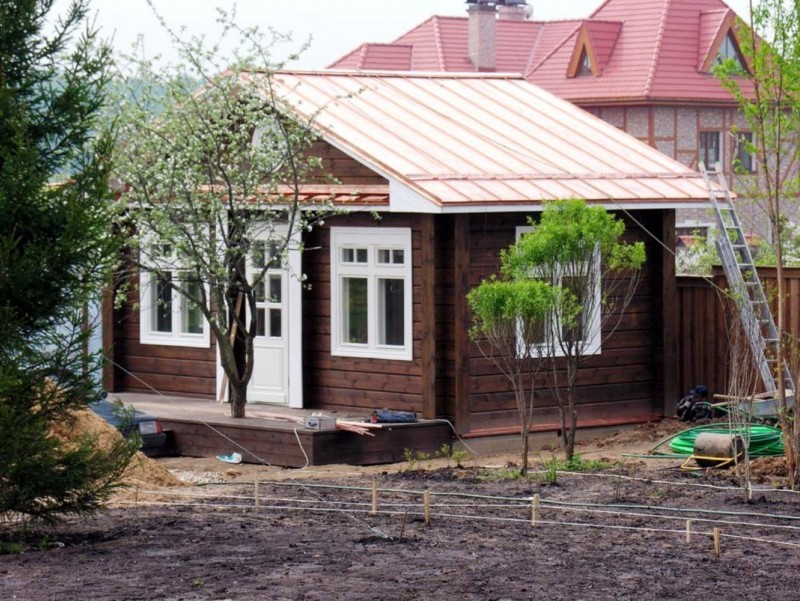 Est-il possible de plier le poêle pour chauffer une maison de campagne non pas au premier étage, mais au sous-sol du sous-sol