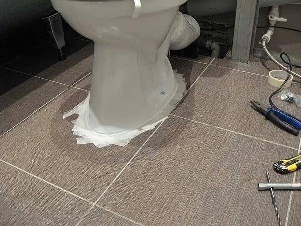 Comment installer une toilette sur une tuile avec vos propres mains