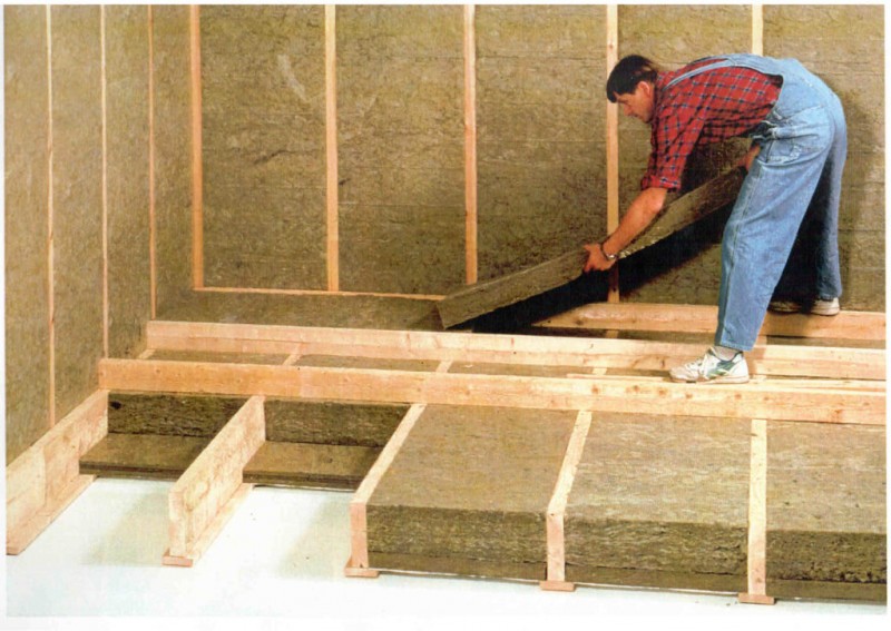 Insonoriser le plafond d'une maison avec des planchers en bois: méthodes et matériaux