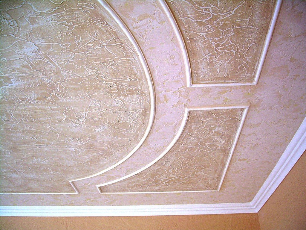 plafond avec enduit décoratif