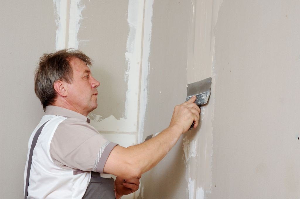 Les murs en plaques de plâtre ne sont mieux que du mastic