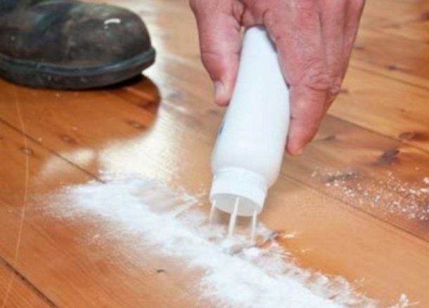 Le talc est le remède le plus simple contre les grincements