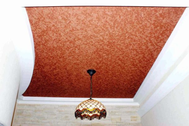 Plafond en daim dans le hall