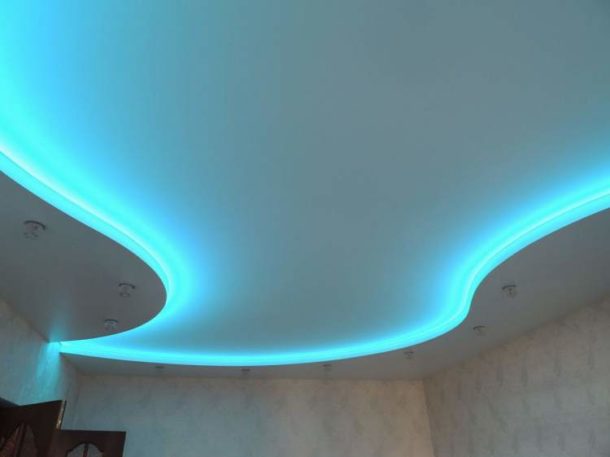 Plafond lumineux de forme complexe