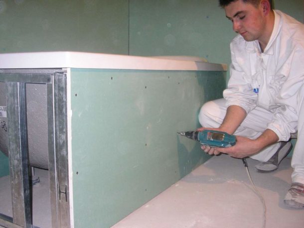 Cloison sèche dans la salle de bain