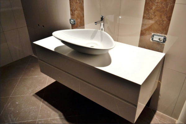 Choisir un plan de travail pour un lavabo de salle de bain