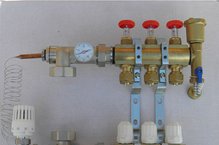 Comment assembler et connecter correctement un peigne pour chauffage au sol