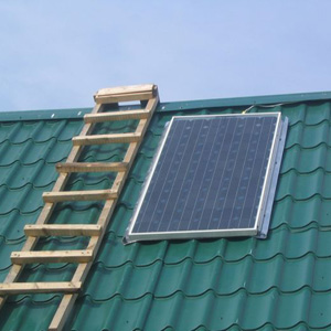 Installation de panneaux solaires sur le toit de la maison