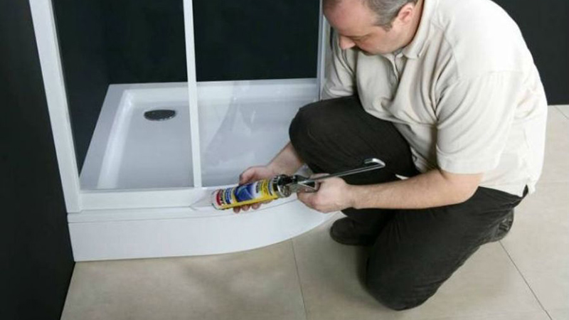 Nous fabriquons un sol pour une cabine de douche sans palette