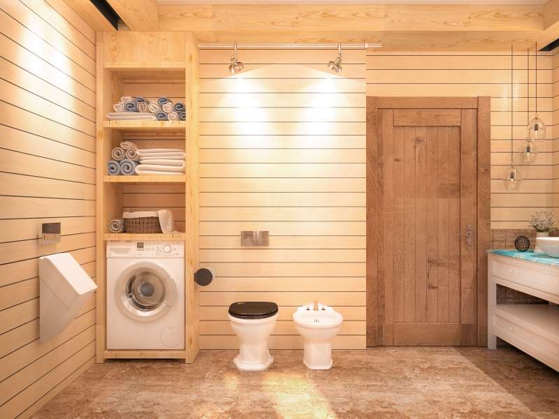 Baignoire ou cabine de douche dans une maison en bois