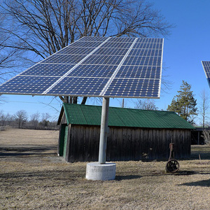 Installation de panneaux solaires sur le toit de la maison