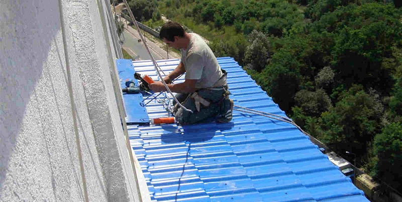 Isolation phonique du toit du balcon, reflux et visières