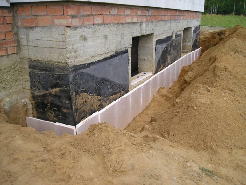 Isolation de la fondation avec la technologie de la mousse