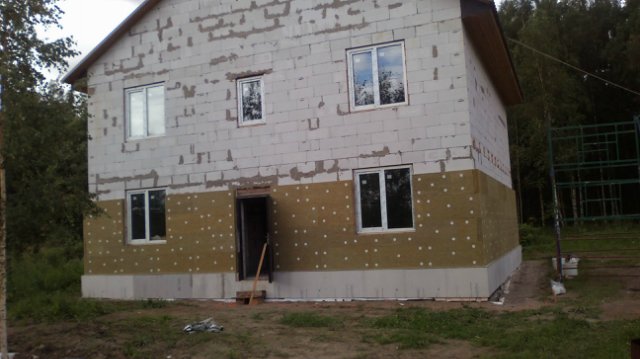 Comment isoler une maison du béton cellulaire de l'extérieur