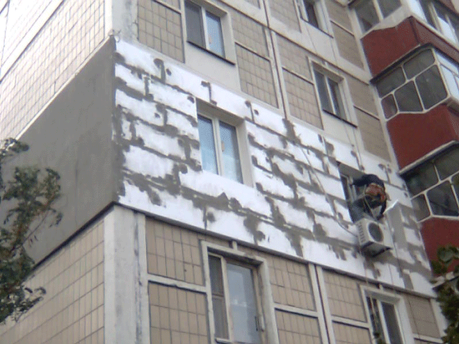 Comment isoler un mur dans une maison à panneaux isolation interne et externe