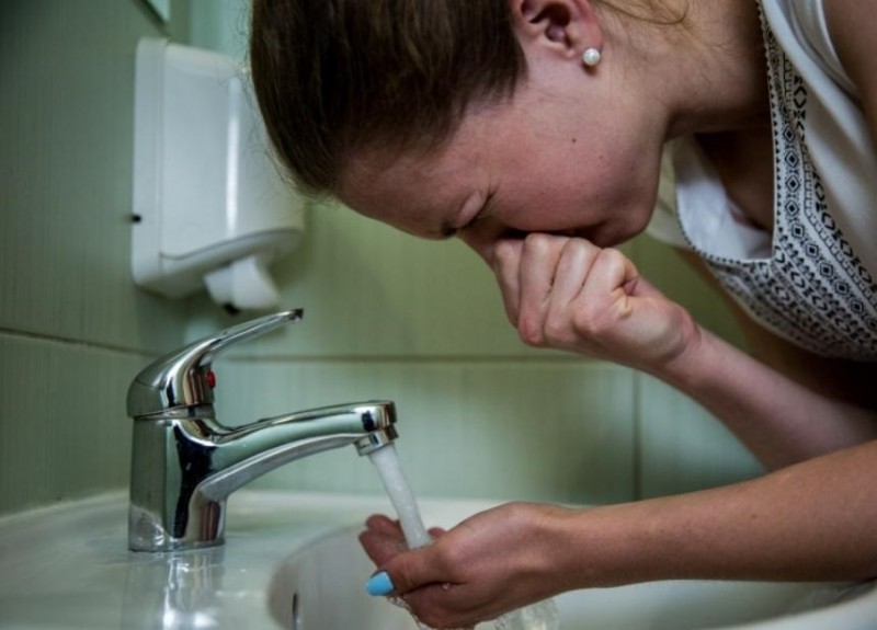 L'eau du puits jaunit dans l'air