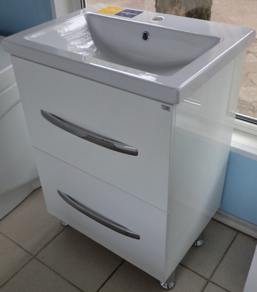 Comment choisir et installer une armoire pour un lavabo à poser dans la salle de bain