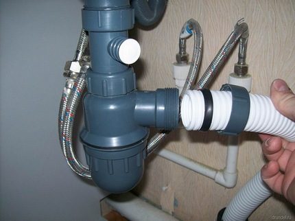 Comment installer et réparer un siphon sous l'évier