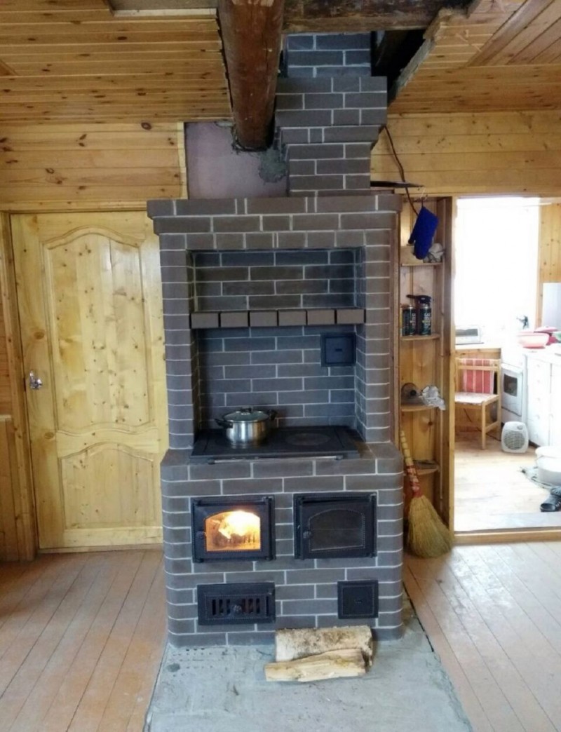 Comment chauffer le poêle dans une maison en bois