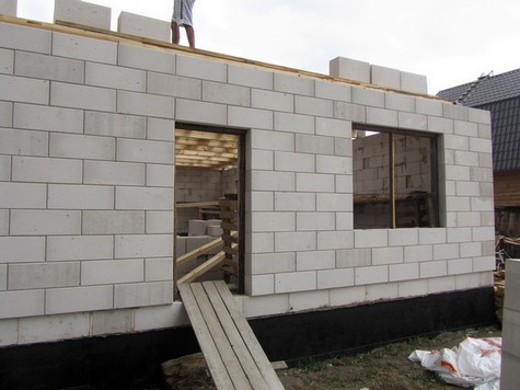 Comment isoler une maison du béton cellulaire de l'extérieur