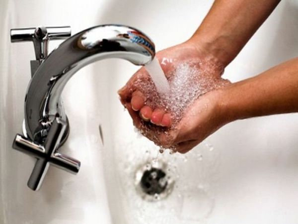 Comment choisir et installer une armoire pour un lavabo à poser dans la salle de bain